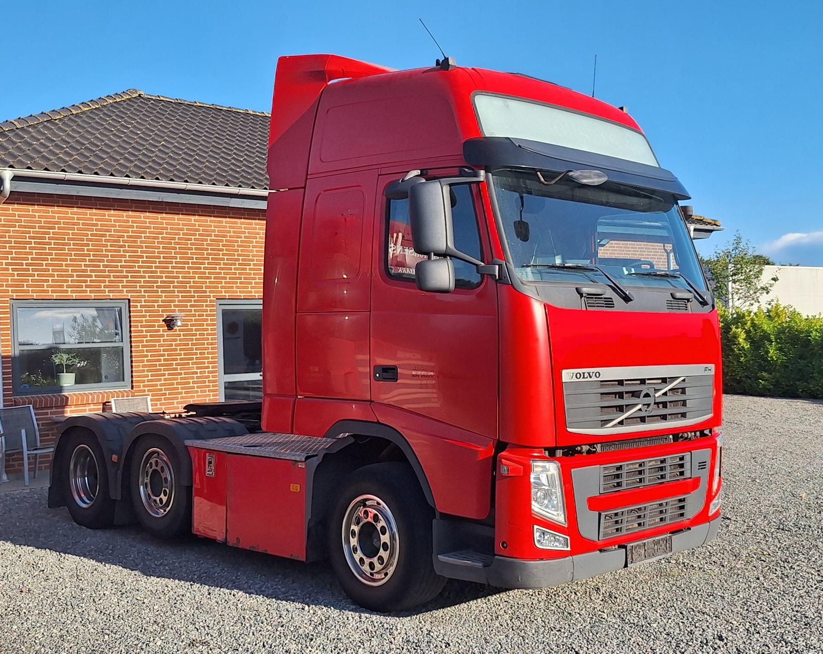 Volvo FH (red)